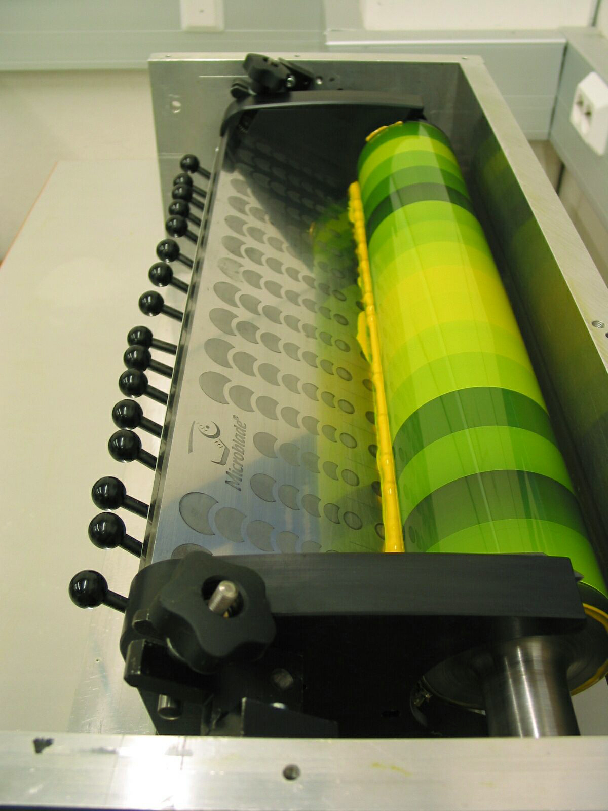 Segmented ink blade