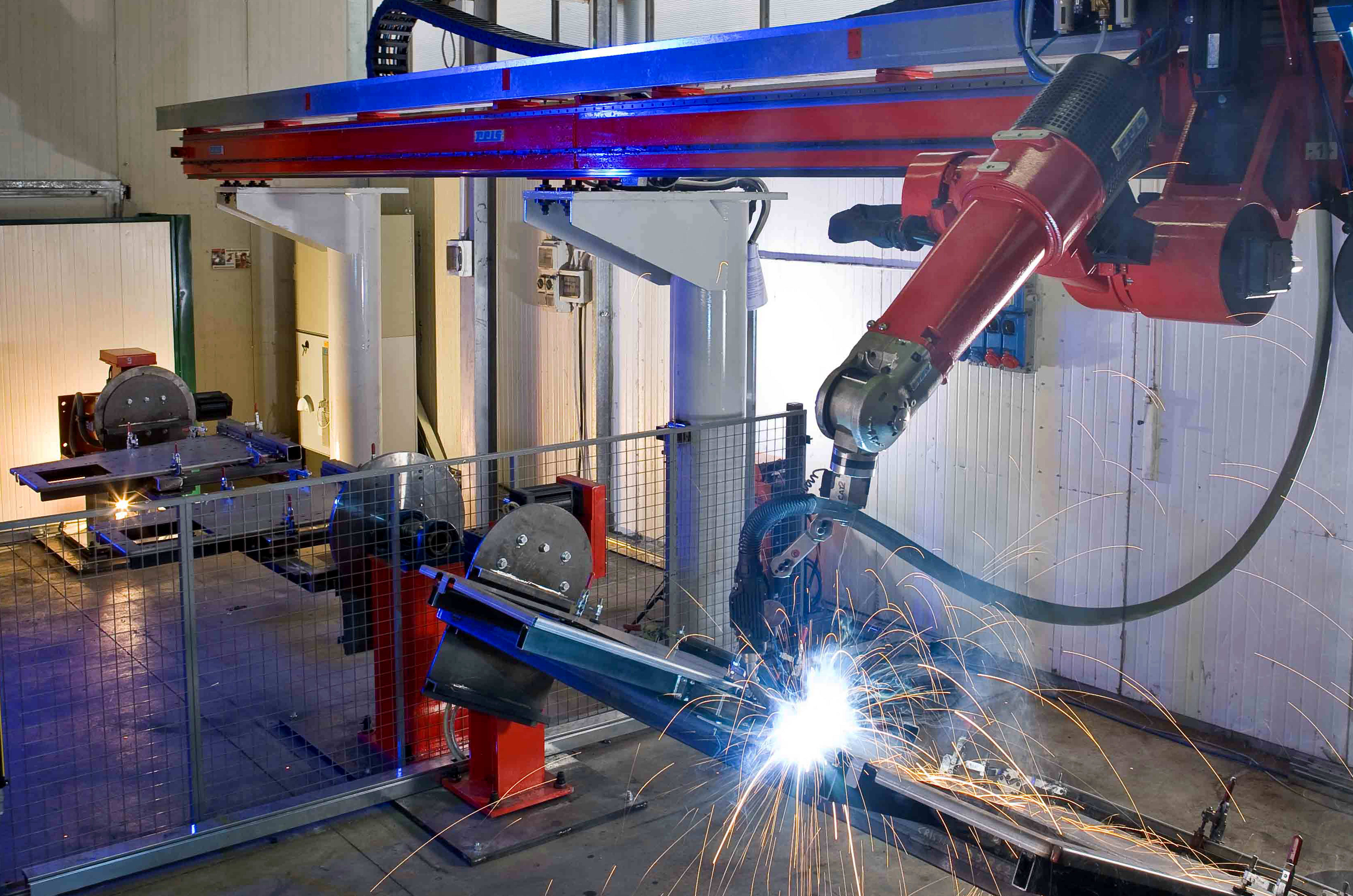 WELDING ROBOT