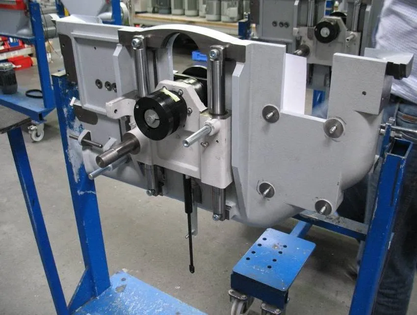 Assembly for wood working machine