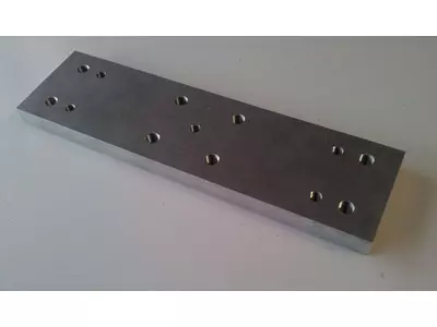 Gewindebohrungen in Aluminiumplatte