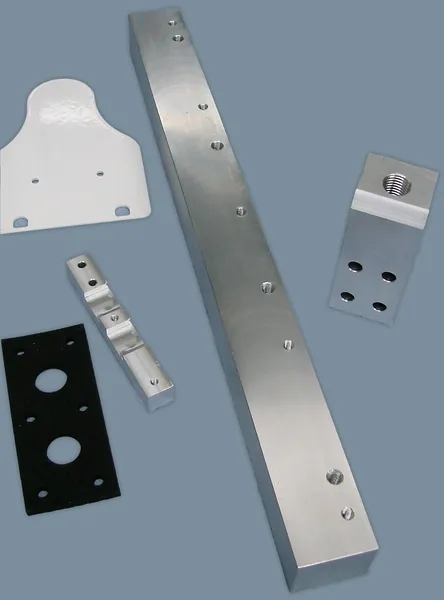 gebohrte Aluminium und Kunststoffteile