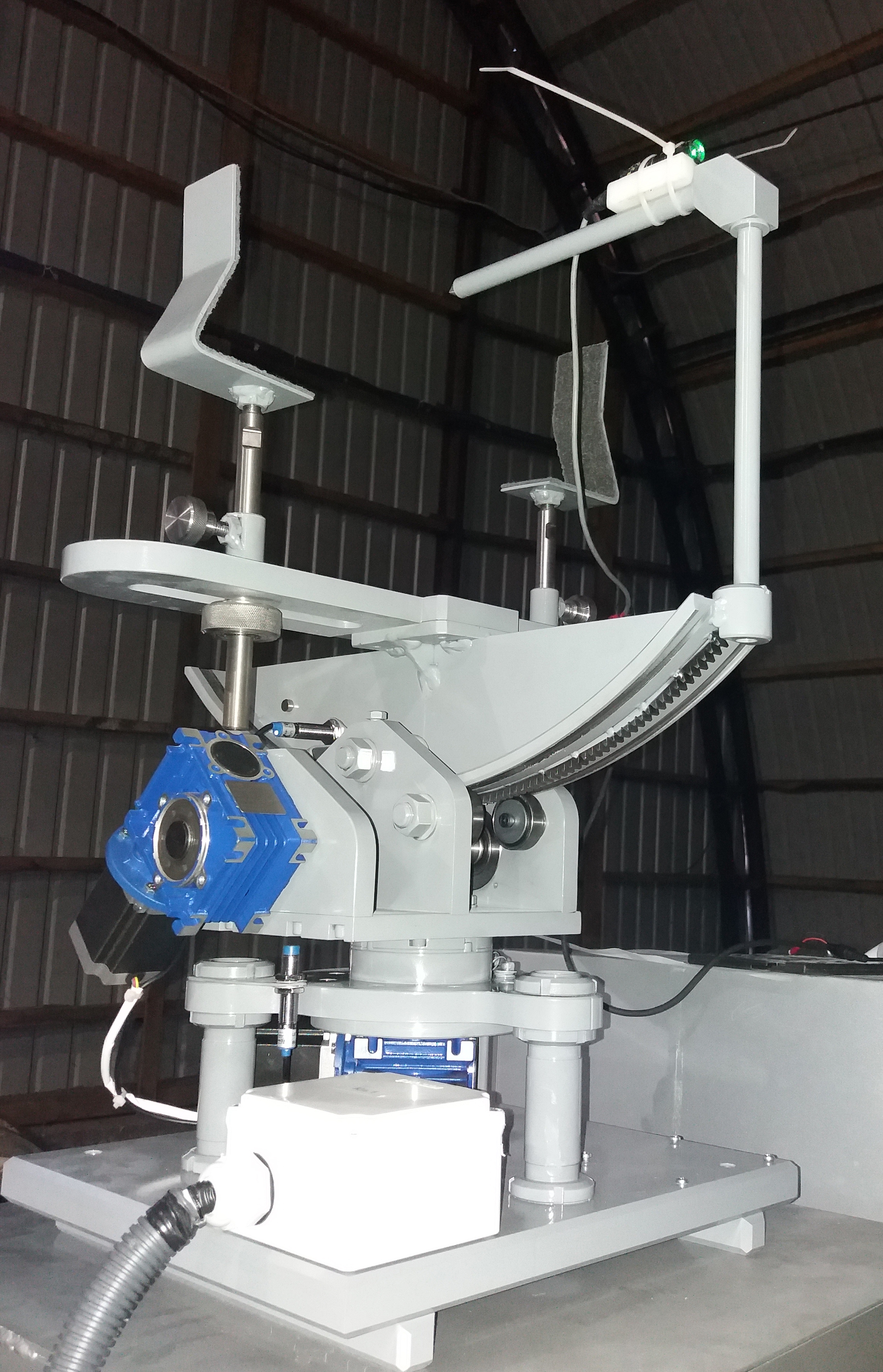 Device for control of reflectors