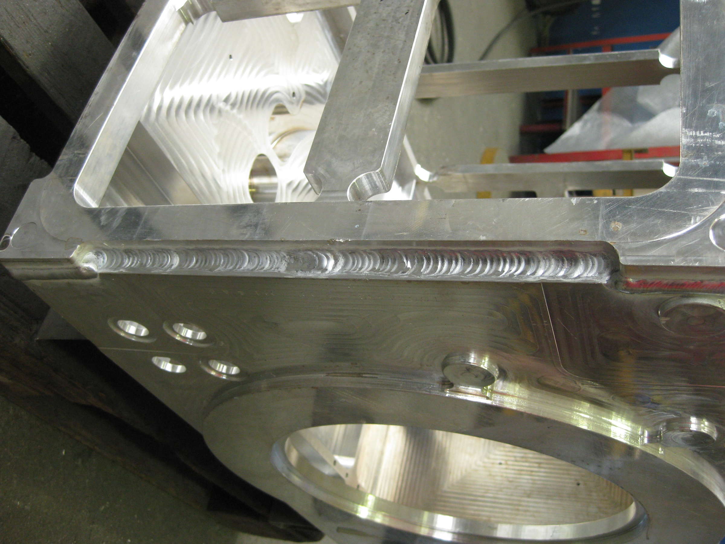 Details einer Schweißarbeit in Aluminium