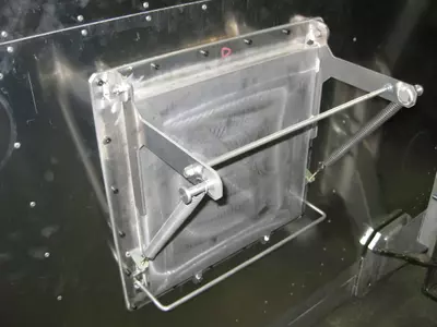 Klappe für den Raumfahrbereich 