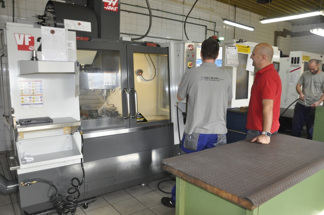Haas VF 2 - 5-ACHS SIMULTAN