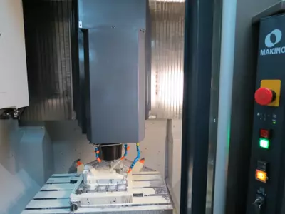 MAKINO VERTICAL MILLING MACHINE