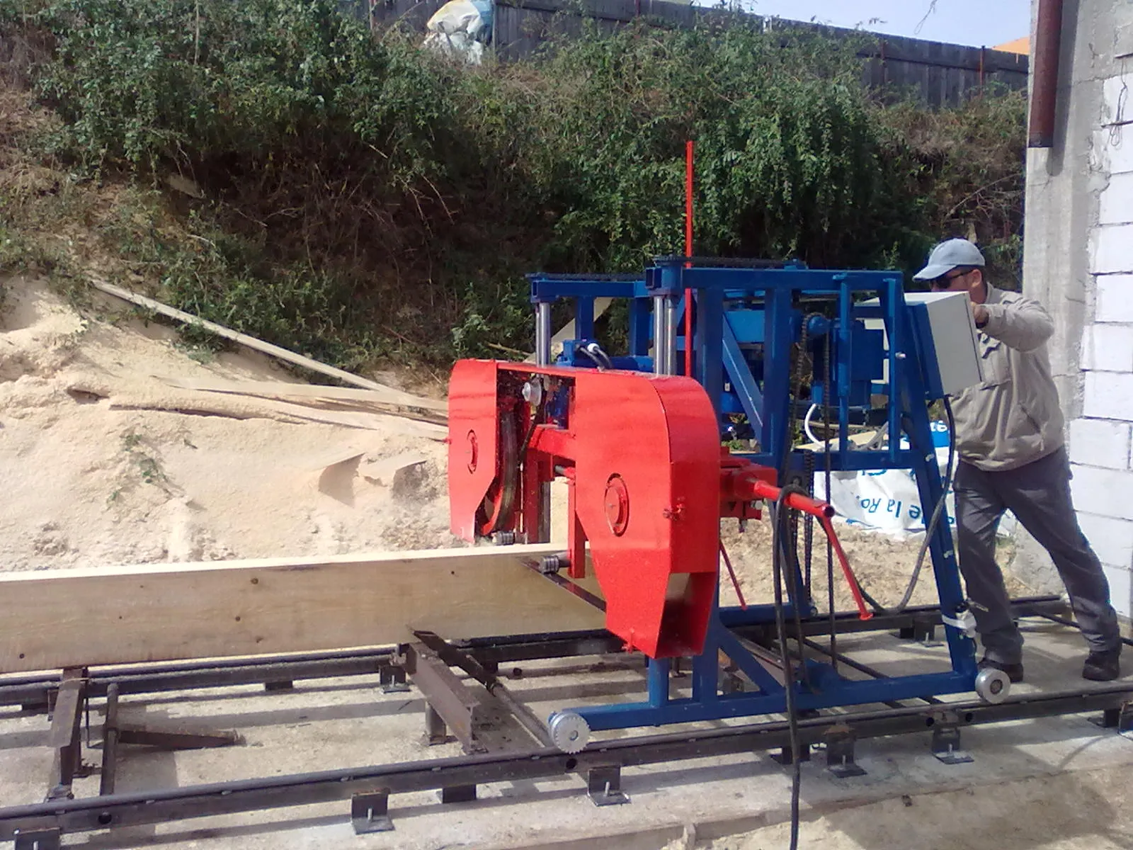 Horizontal saw