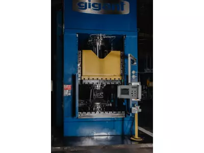 Gigant 800 T Presse