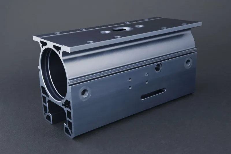  Extrudierte Aluminum / Extruded Aluminum
