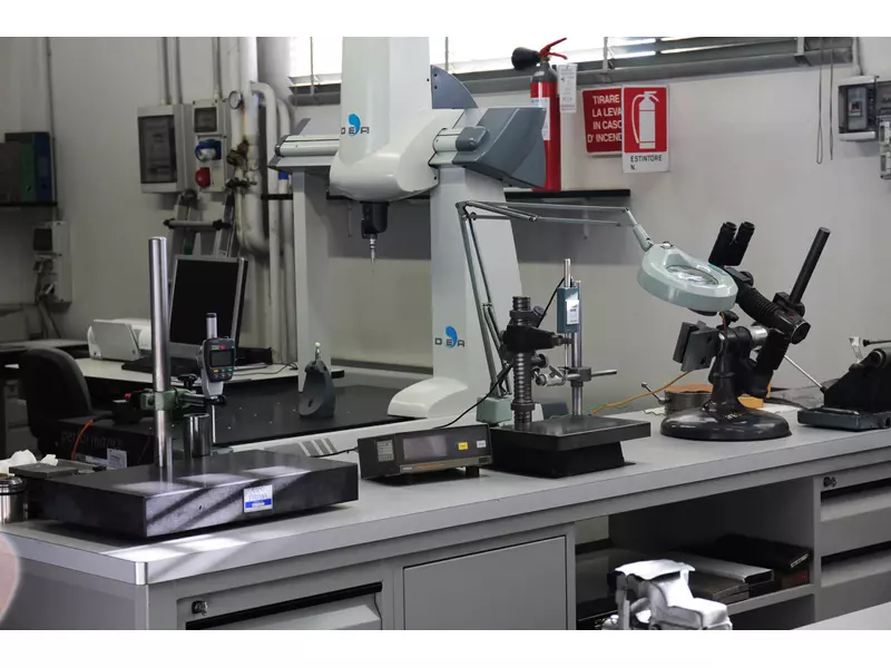 hexagon-metrology-dea-comparatore-millesimale-metrologica.webp