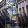 Treppe mit Geländer und Podest