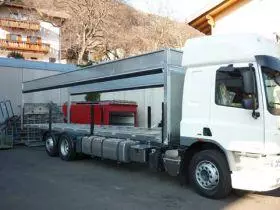 Ladebrücken / Wechselkoffer / Planen