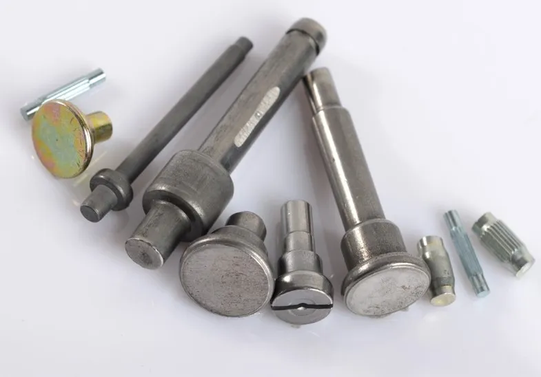 Axes et rivets