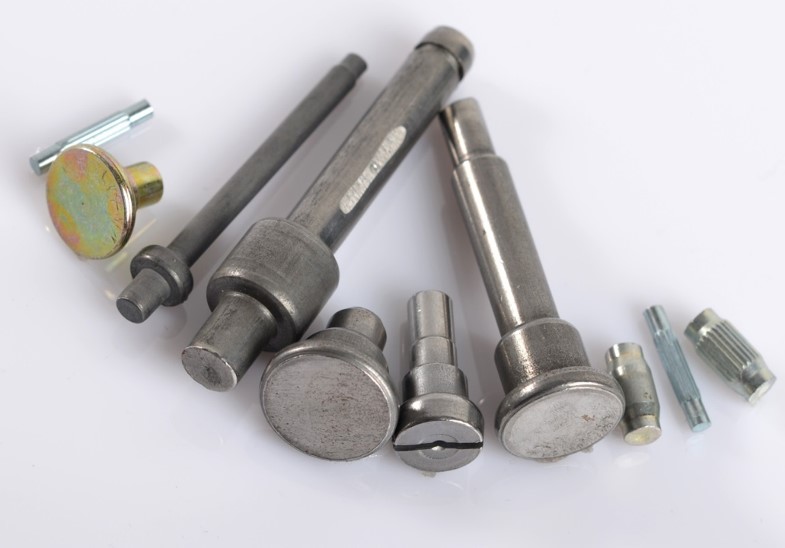 Axes et rivets