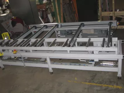 Förderanlage mit Querförderer