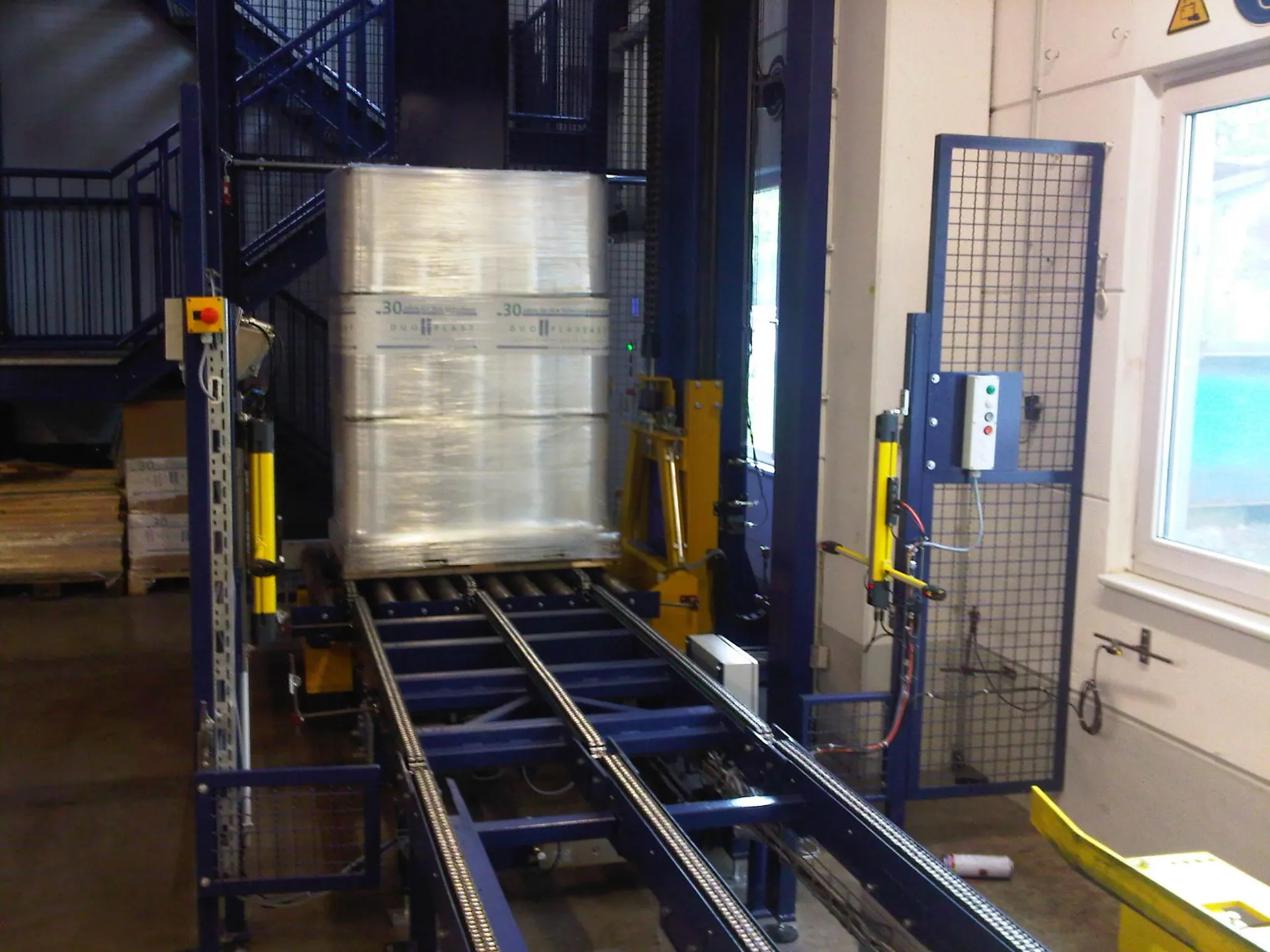 Automatische Förderanlage mit Wiegesystem