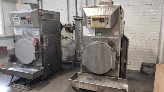 Cryogenic deflashing machine