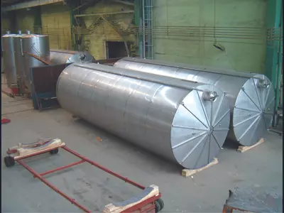 Gärungsbehälter auf Betonfundament