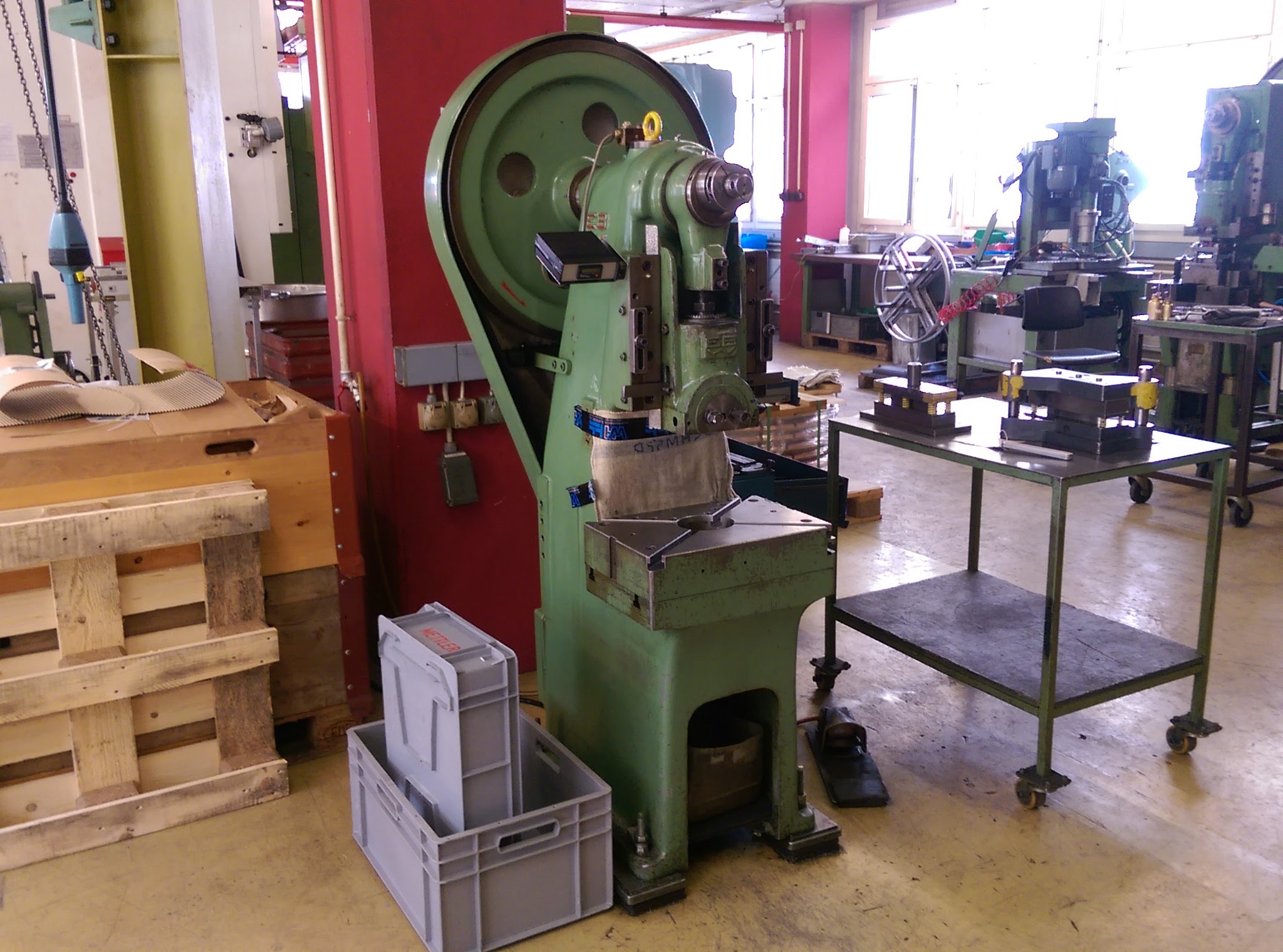 EF 25 (250 kN)