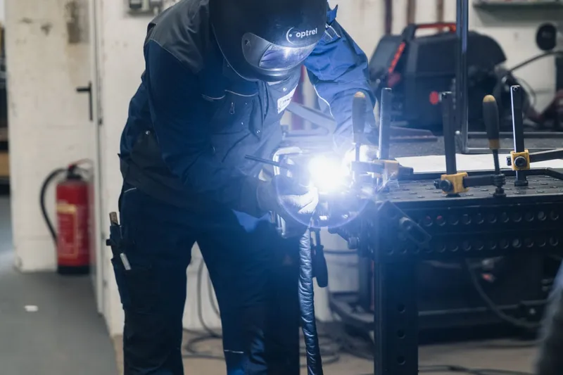 Diverse Handschweißplätze MAG/MIG/WIG