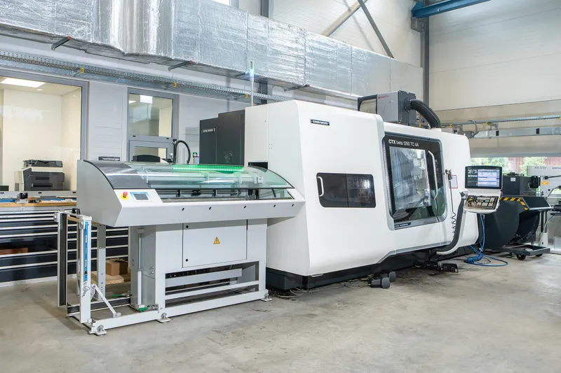 CTX Beta 1250TC-4A mit Kurzstangenlader