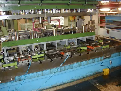 Folgeverbundwerkzeug