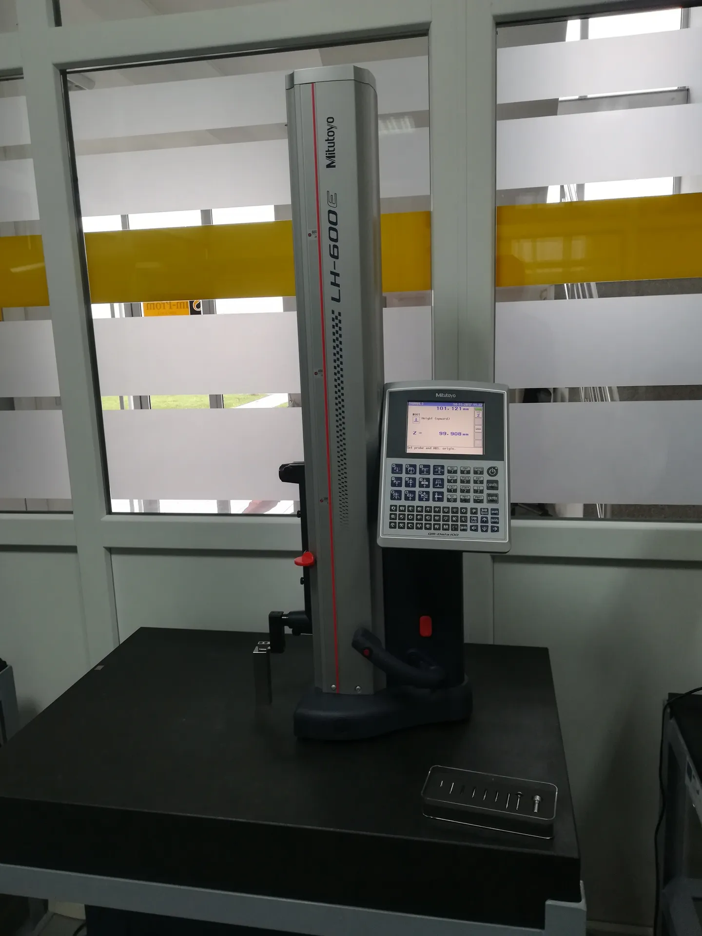 Mitutoyo LH-600E linear height gage
