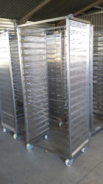 Edelstahlgestell Bäckerei
