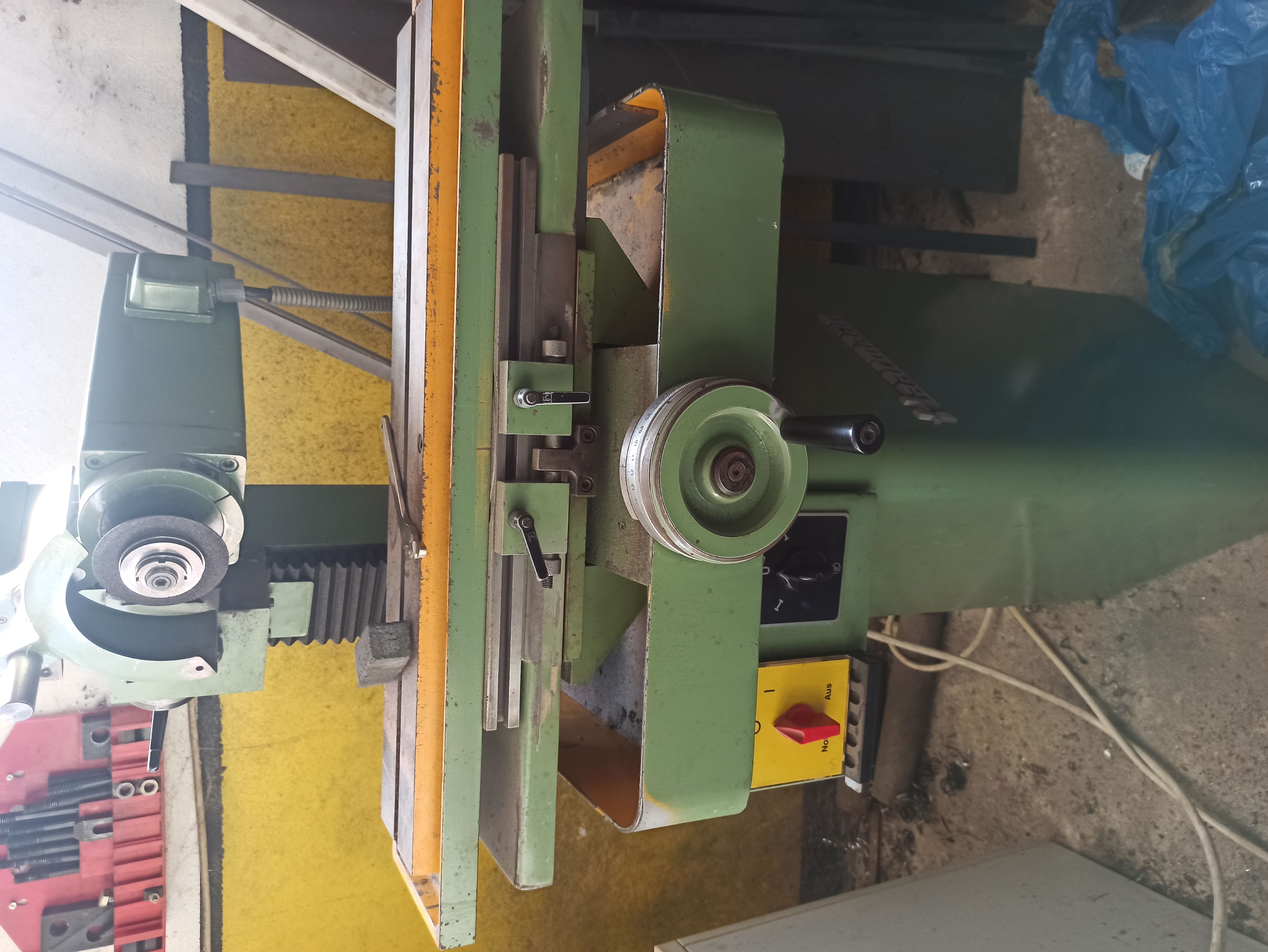 GRINDING TOOL MACHINE