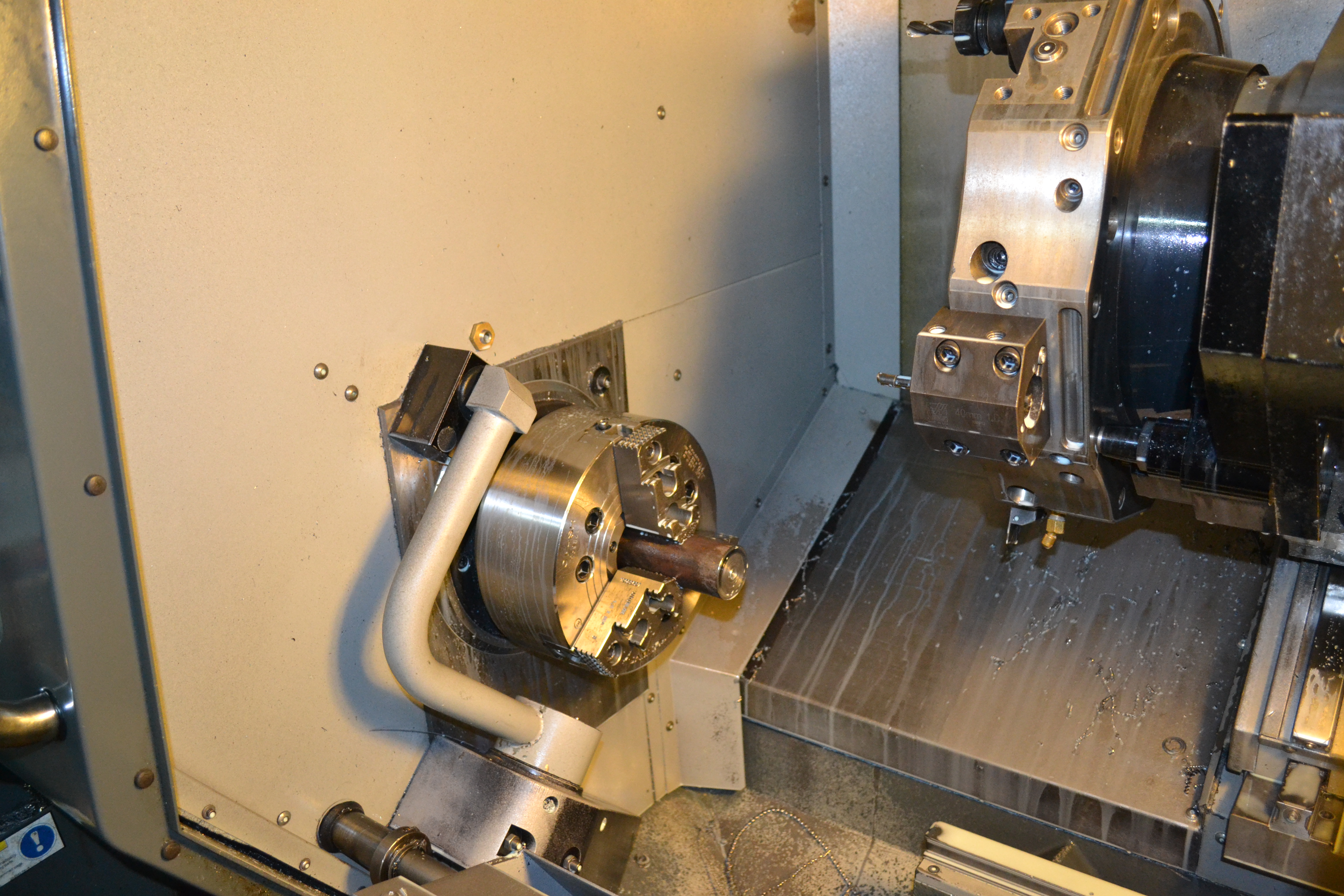 CNC-Drehmaschine mit angetrieb. Werkzeug