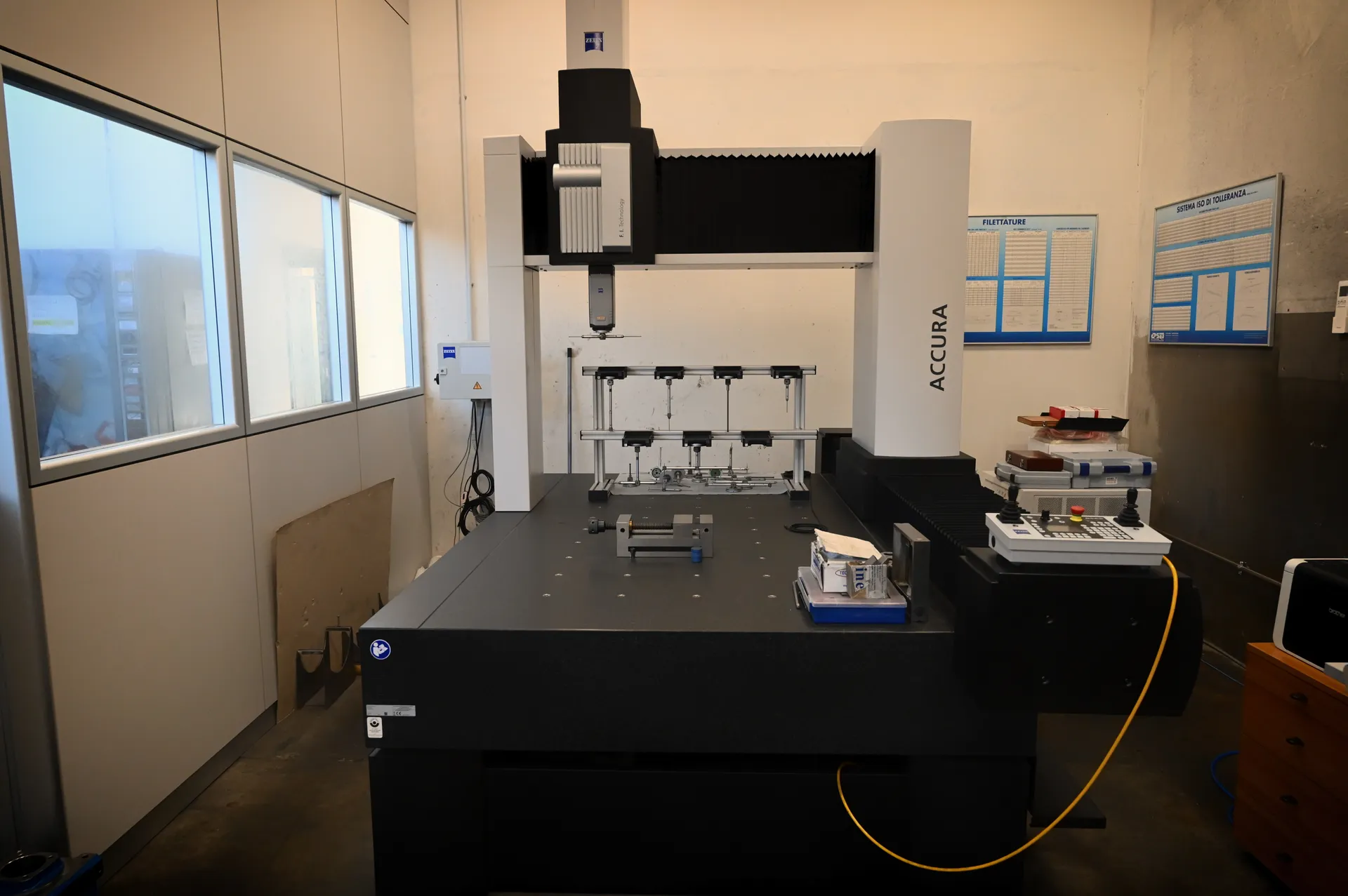 Coordinate measuring machine