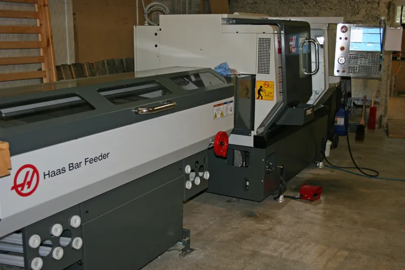 Drehmaschine ST10 mit Stangenlader