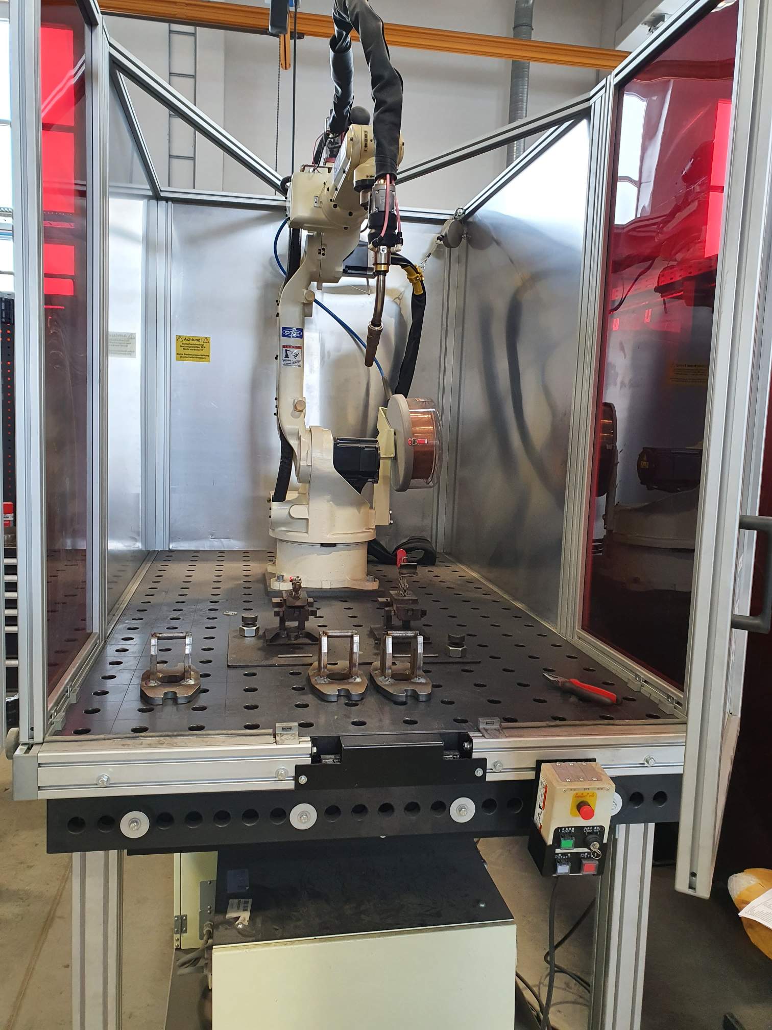 Schweißroboter OTC MIG / MAG