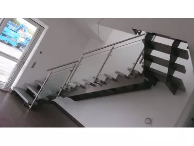 Treppenkonstruktion mit Geländer