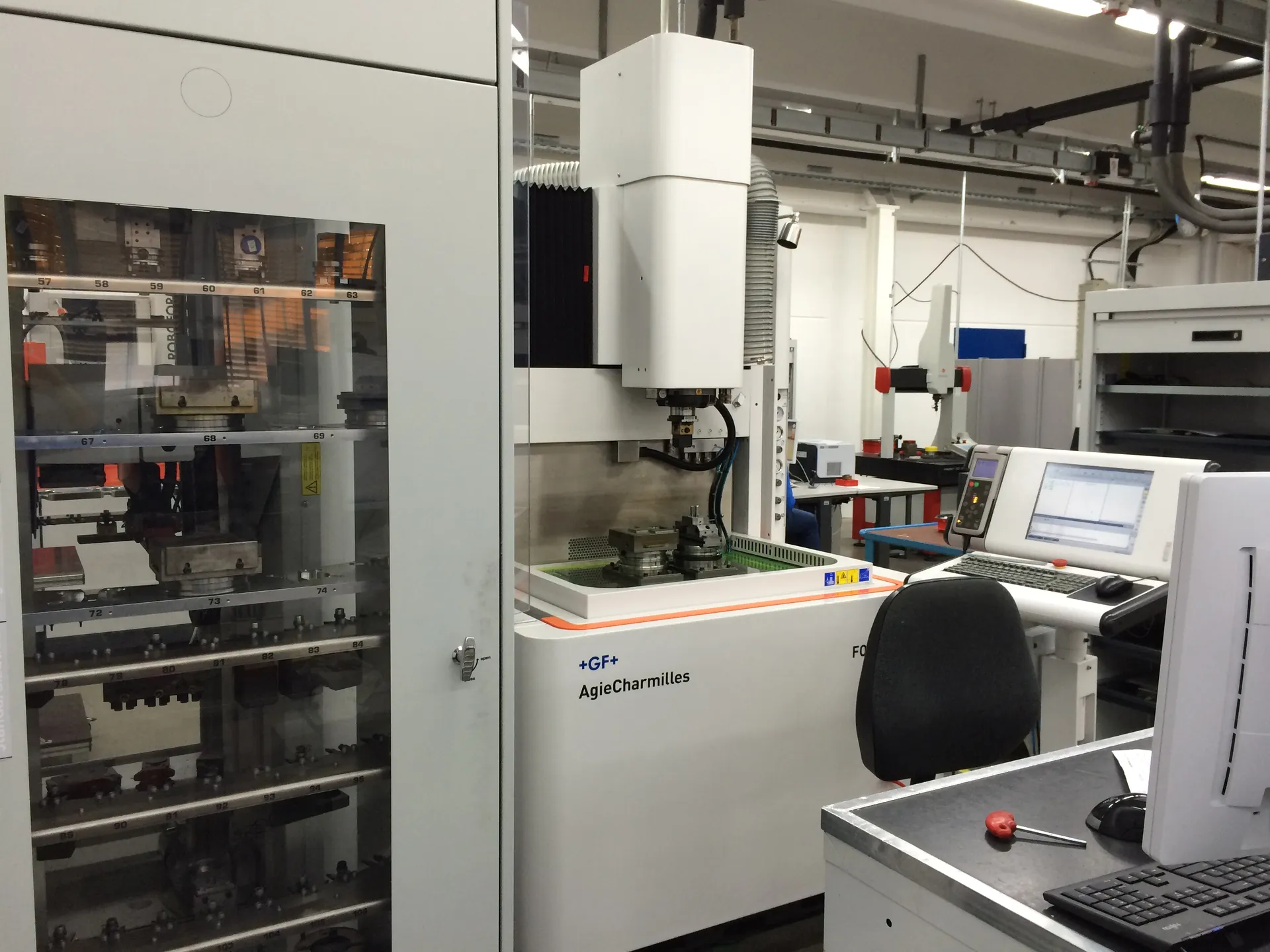 Senkerodiermaschine Form 2000 HP inkl. Roboter