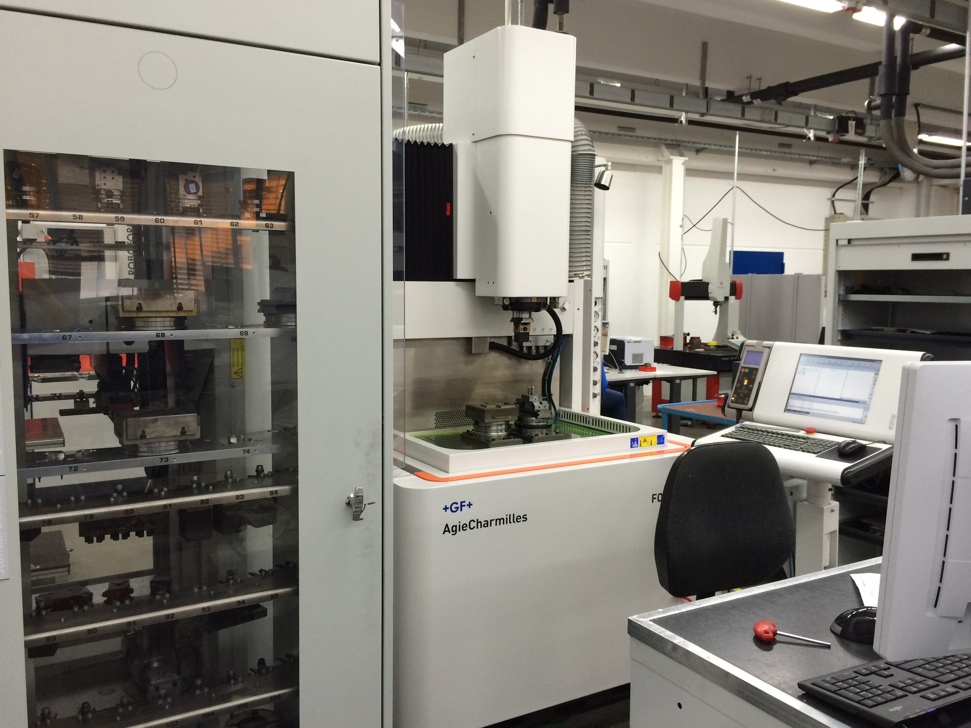 Senkerodiermaschine Form 2000 HP inkl. Roboter