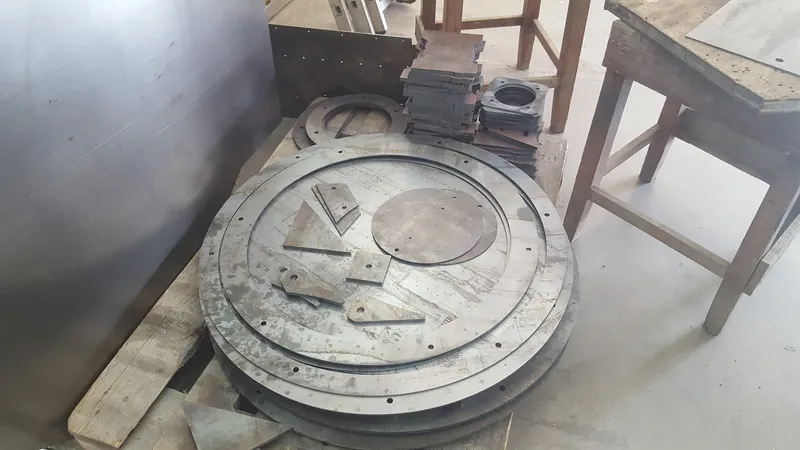 laser metal cutting