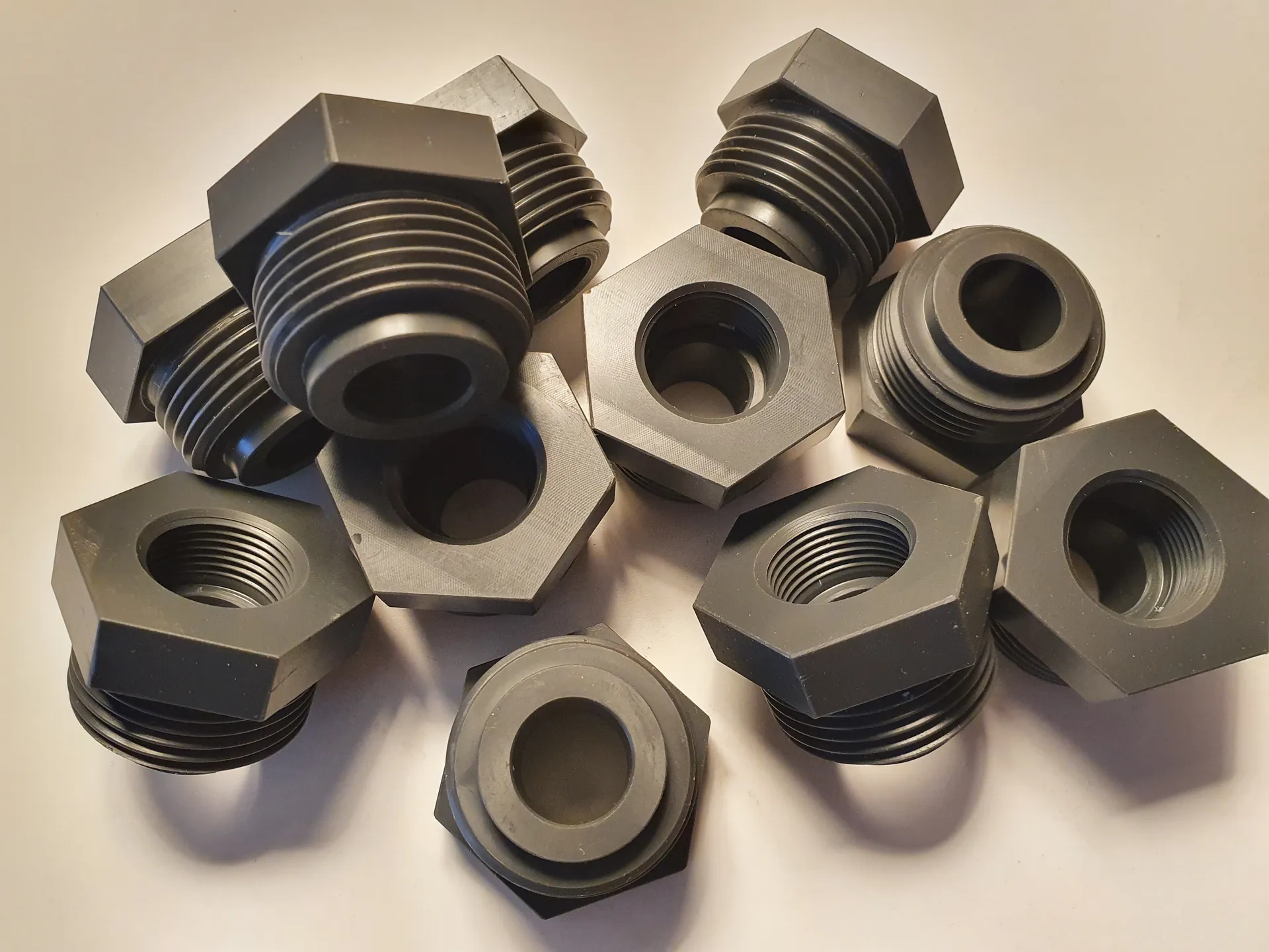 Serienfertigung Adapter PG13,5 auf G1" aus PVC