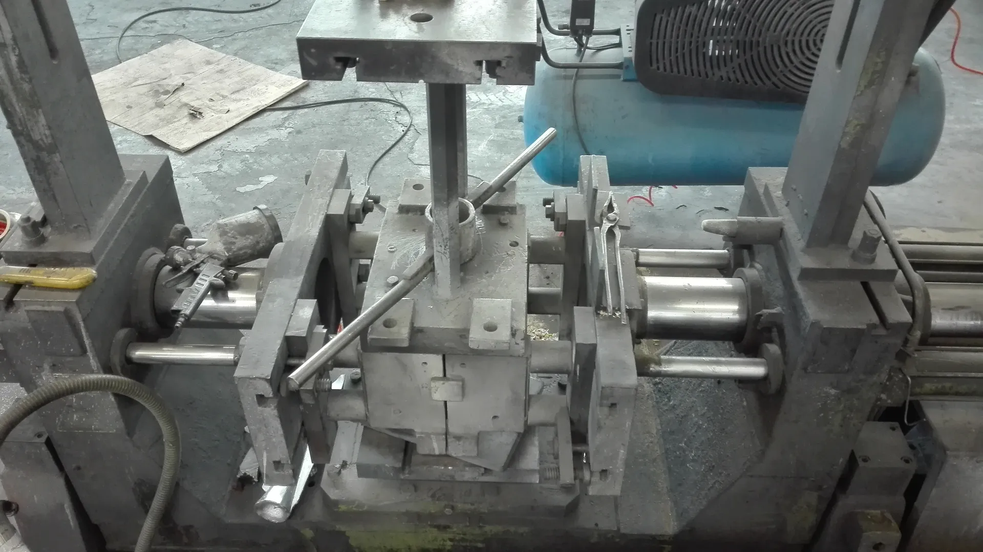 Gravity casting machine