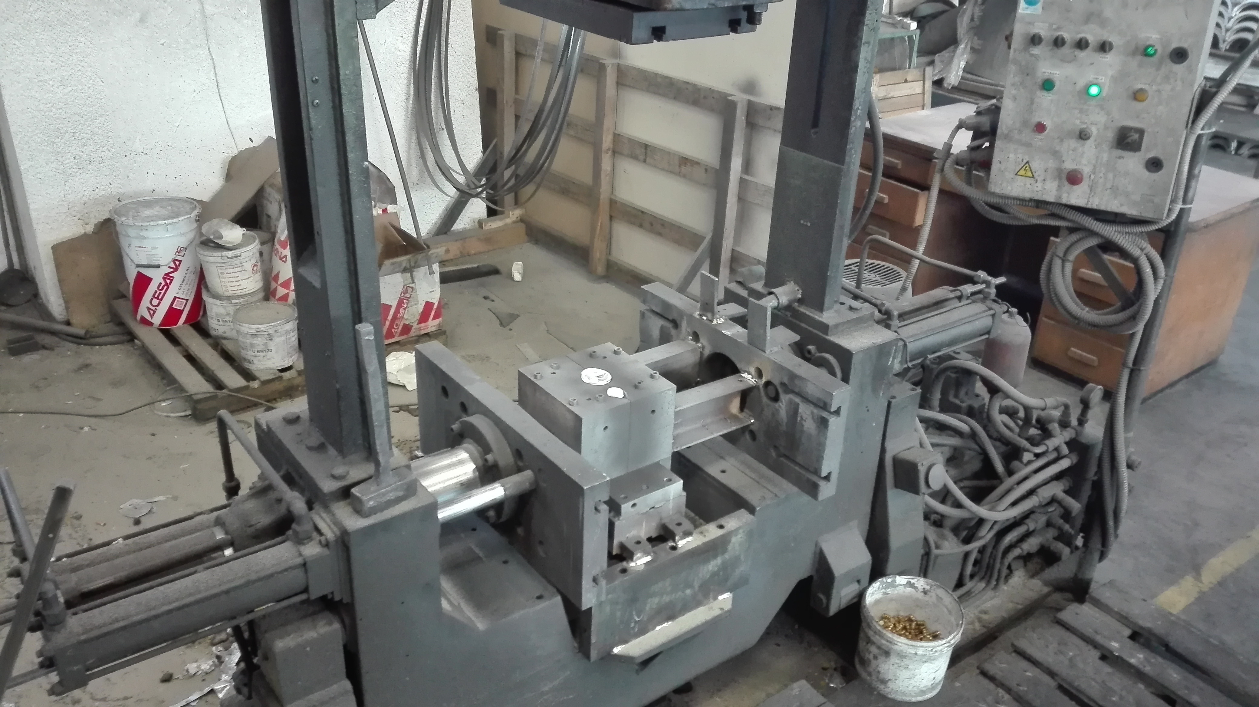 Gravity casting machine
