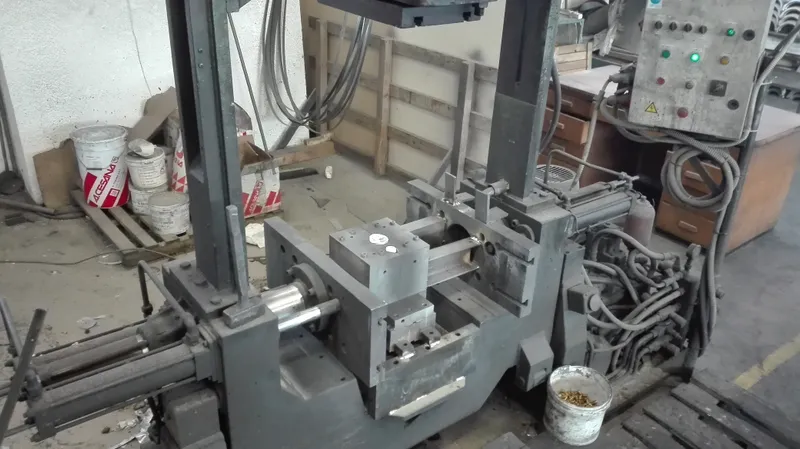 Gravity casting machine