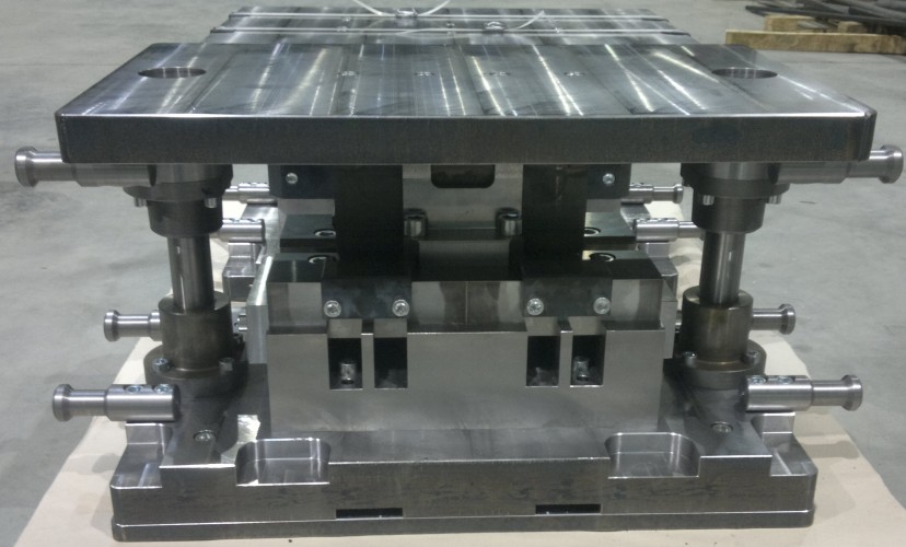 Tool for bending sheetmetal