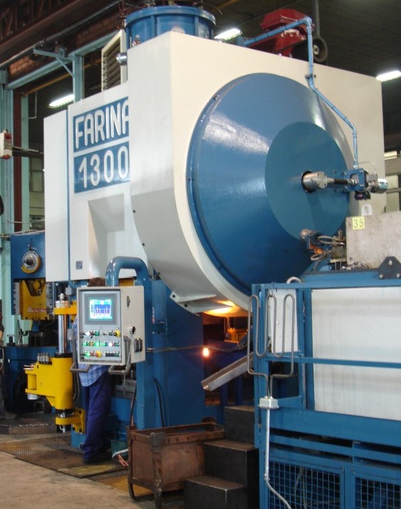 Presse 1.300 Ton.