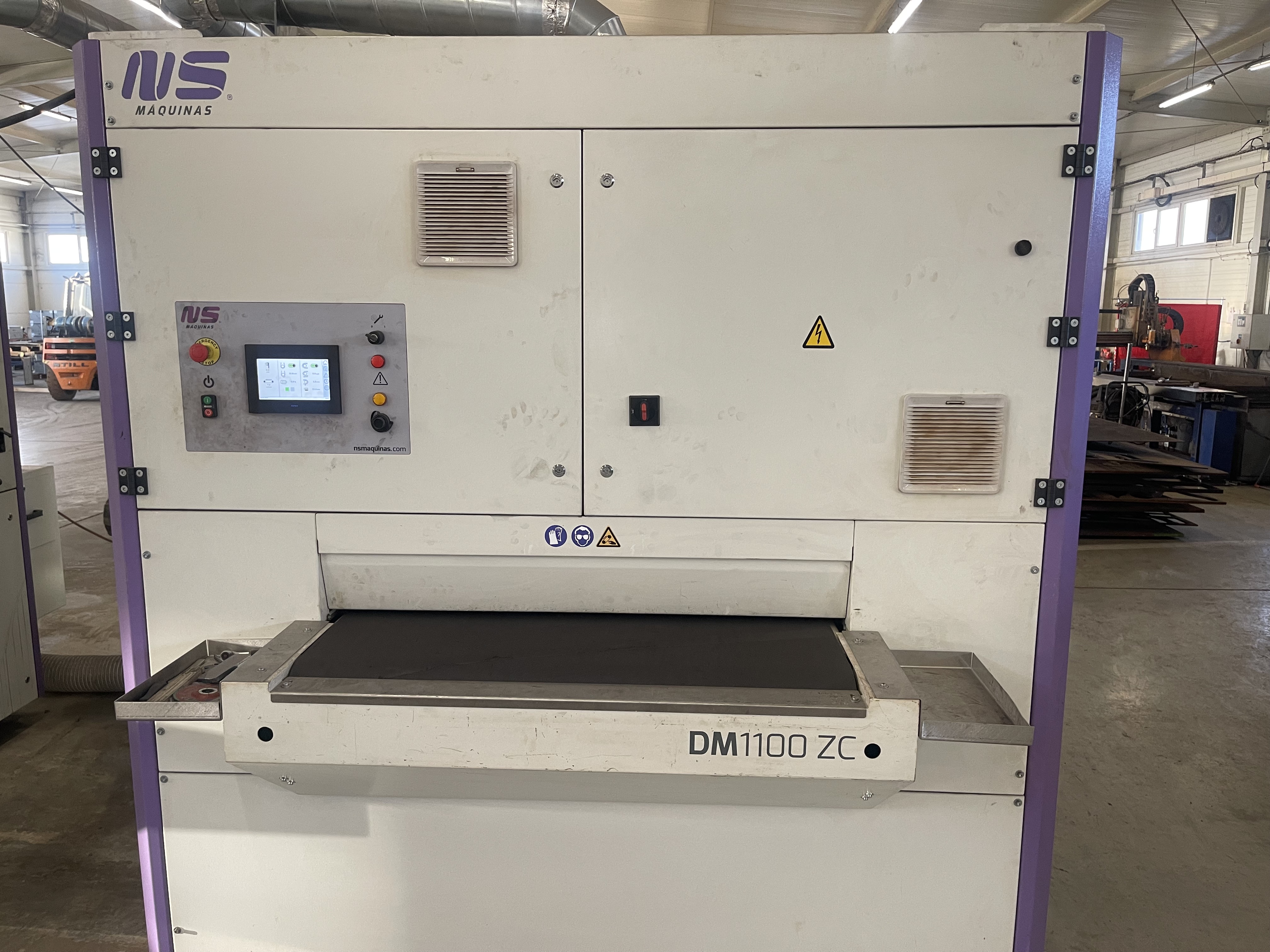 DM 1100CZ