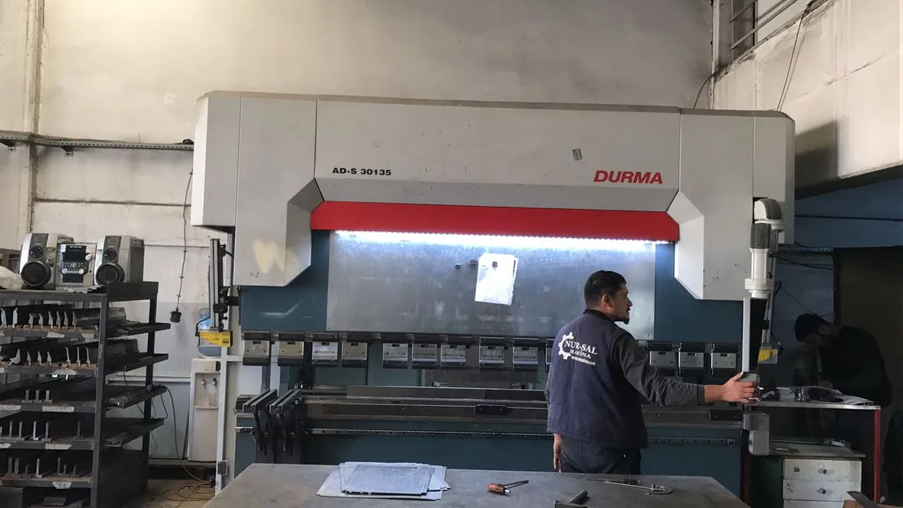 CNC Bending Machine