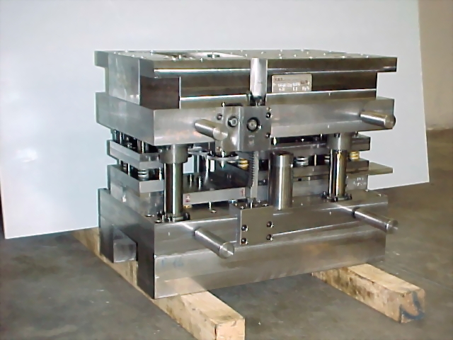Progressive die with threading station