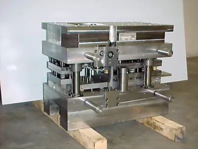 Progressive die with threading station