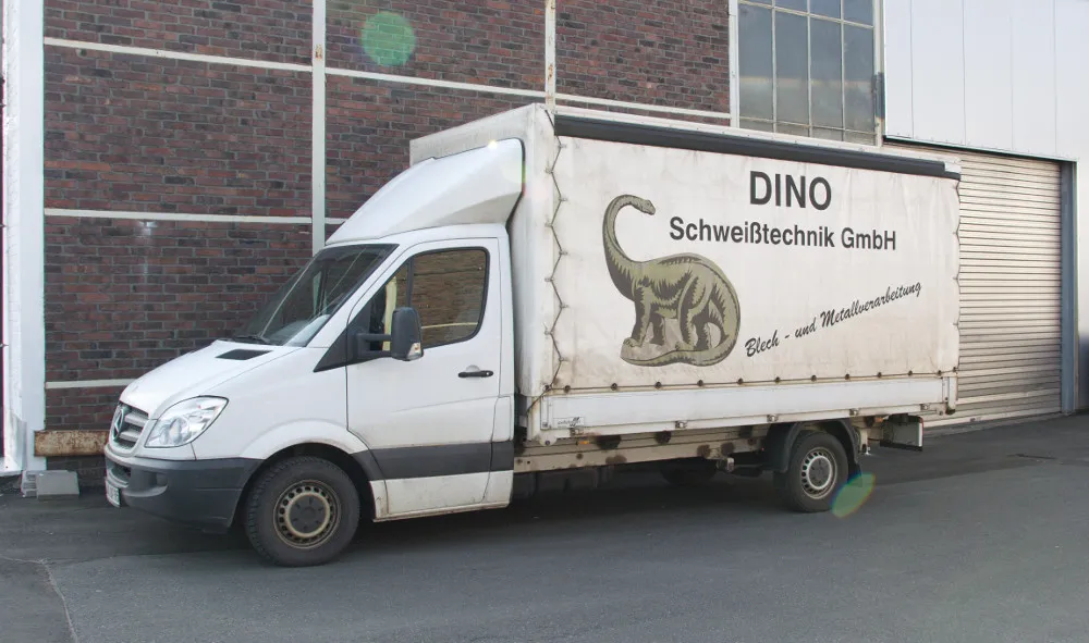 Fuhrpark mit Transporter und LKW