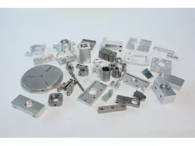 Vari componenti fresati e torniti