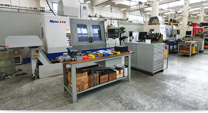 Centri di lavoro verticali MYNX-500